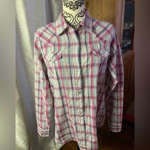 Wrangler women’s essential long sleeve pearl button up. Size xl